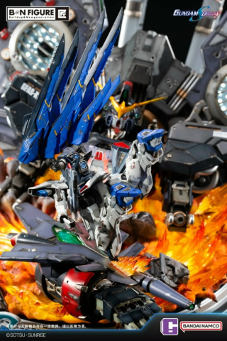 Freedom Gundam, Destroy Gundam от BANDAI