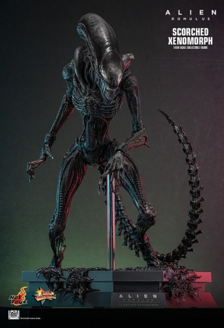 Scorched Xenomorph от Hot Toys