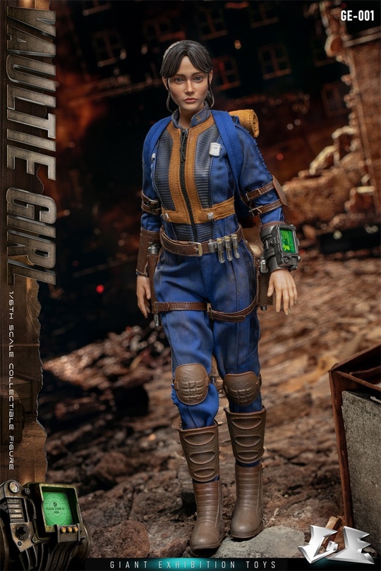 Lucy MacLean от Giant exhibition toys